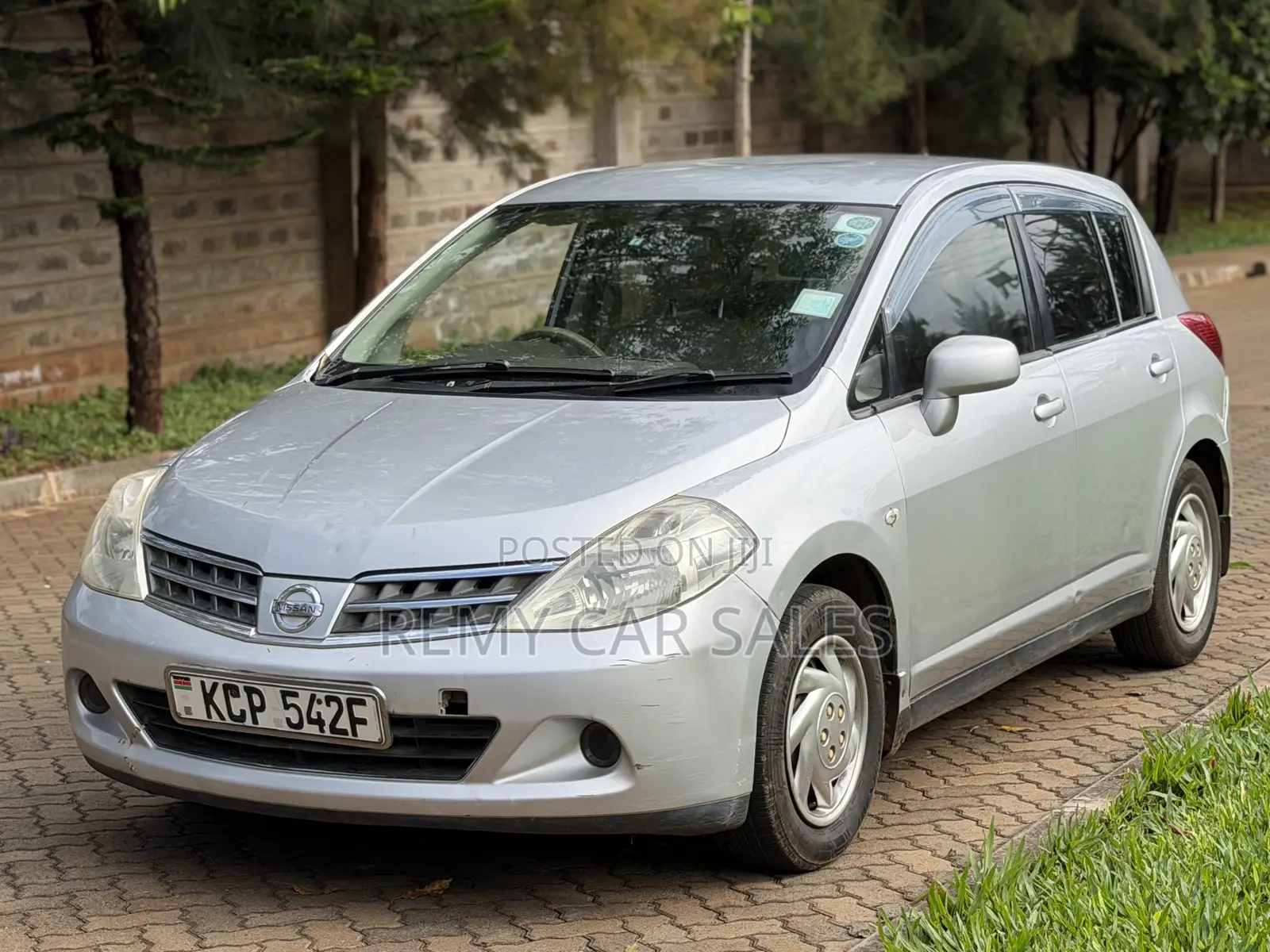 Nissan Tiida 2010 Silver
