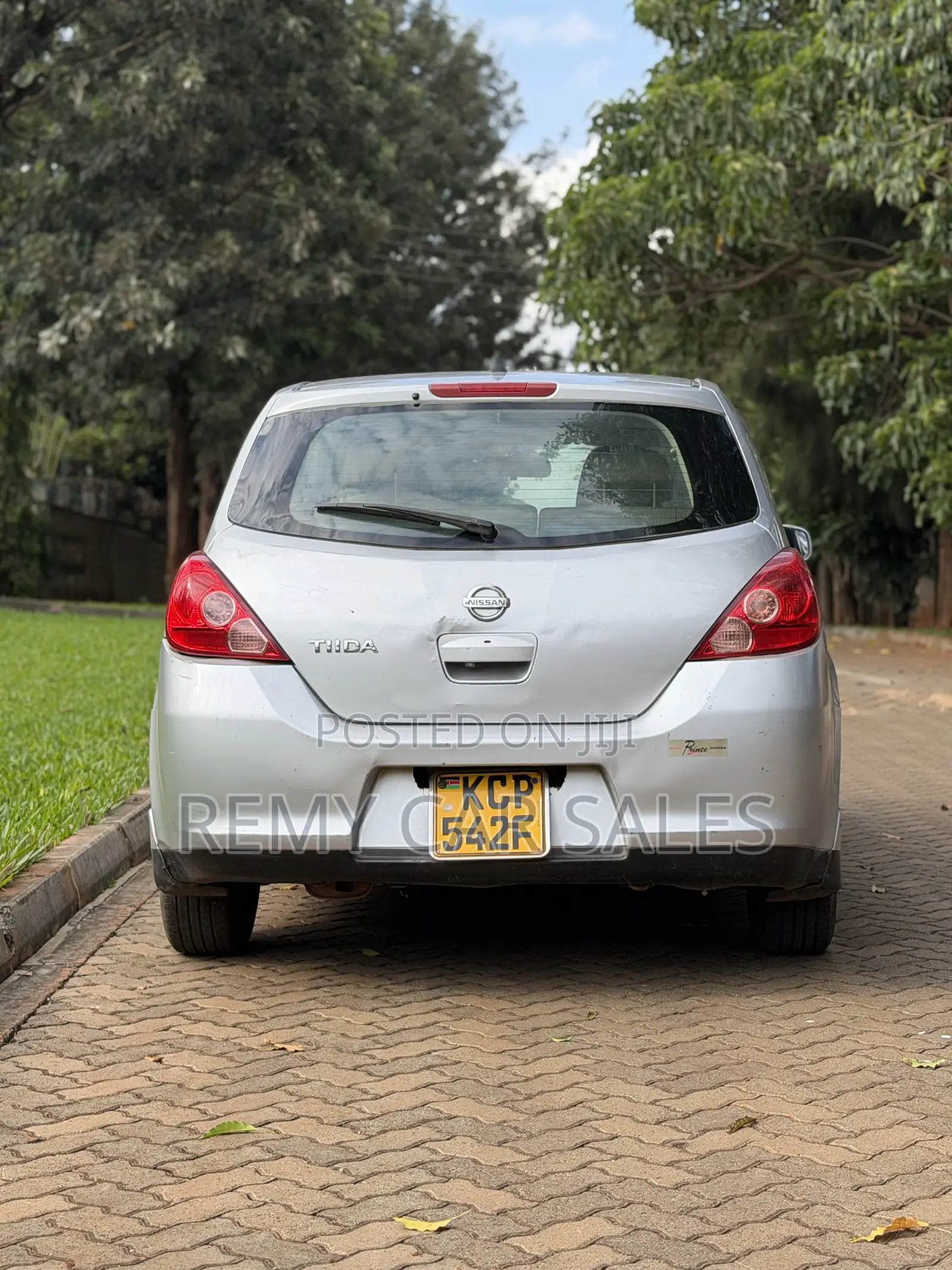 Nissan Tiida 2010 Silver