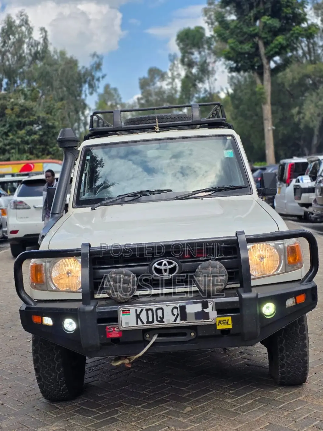 Toyota Land Cruiser 2016 White