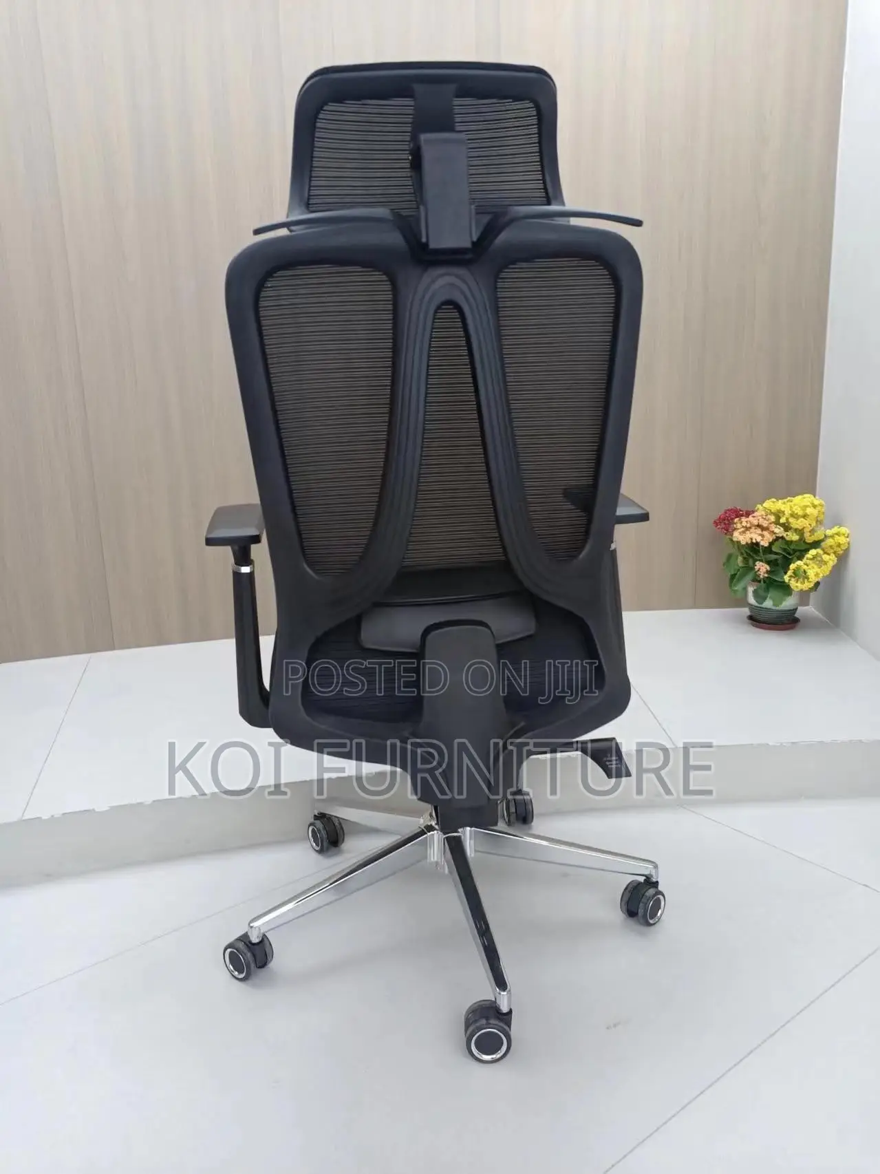 Office Chair : Black High-Back Ergonomic Office Chair