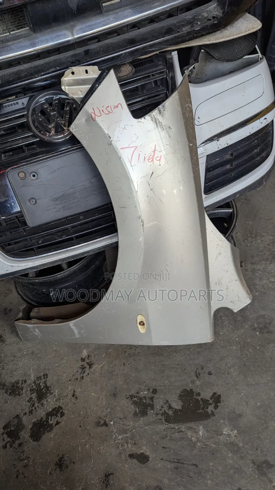 Nissan Tiida Fender