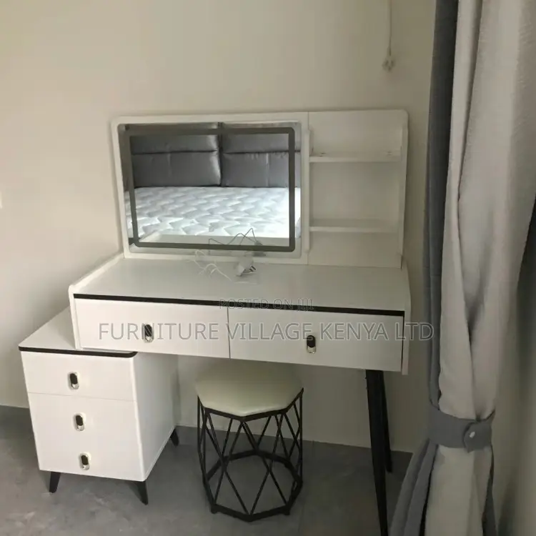 Vanity Dressing Desk With Lighted Mirror.