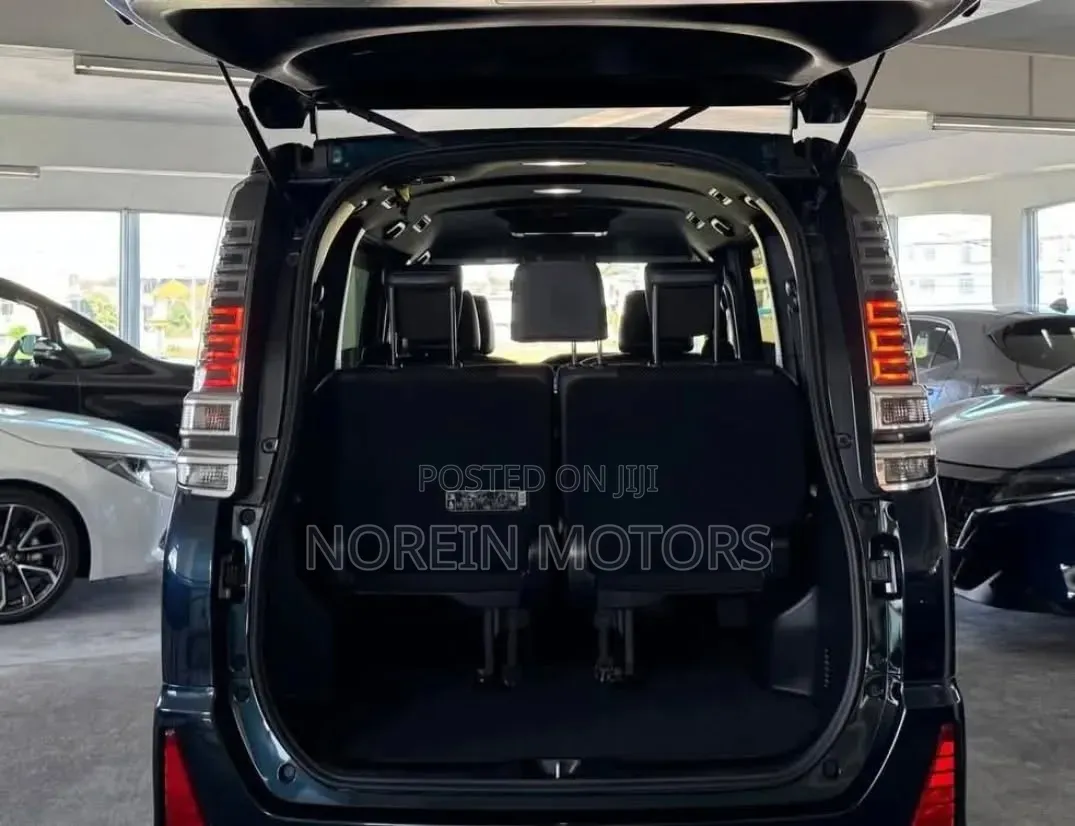 Toyota Noah 2020 Blue
