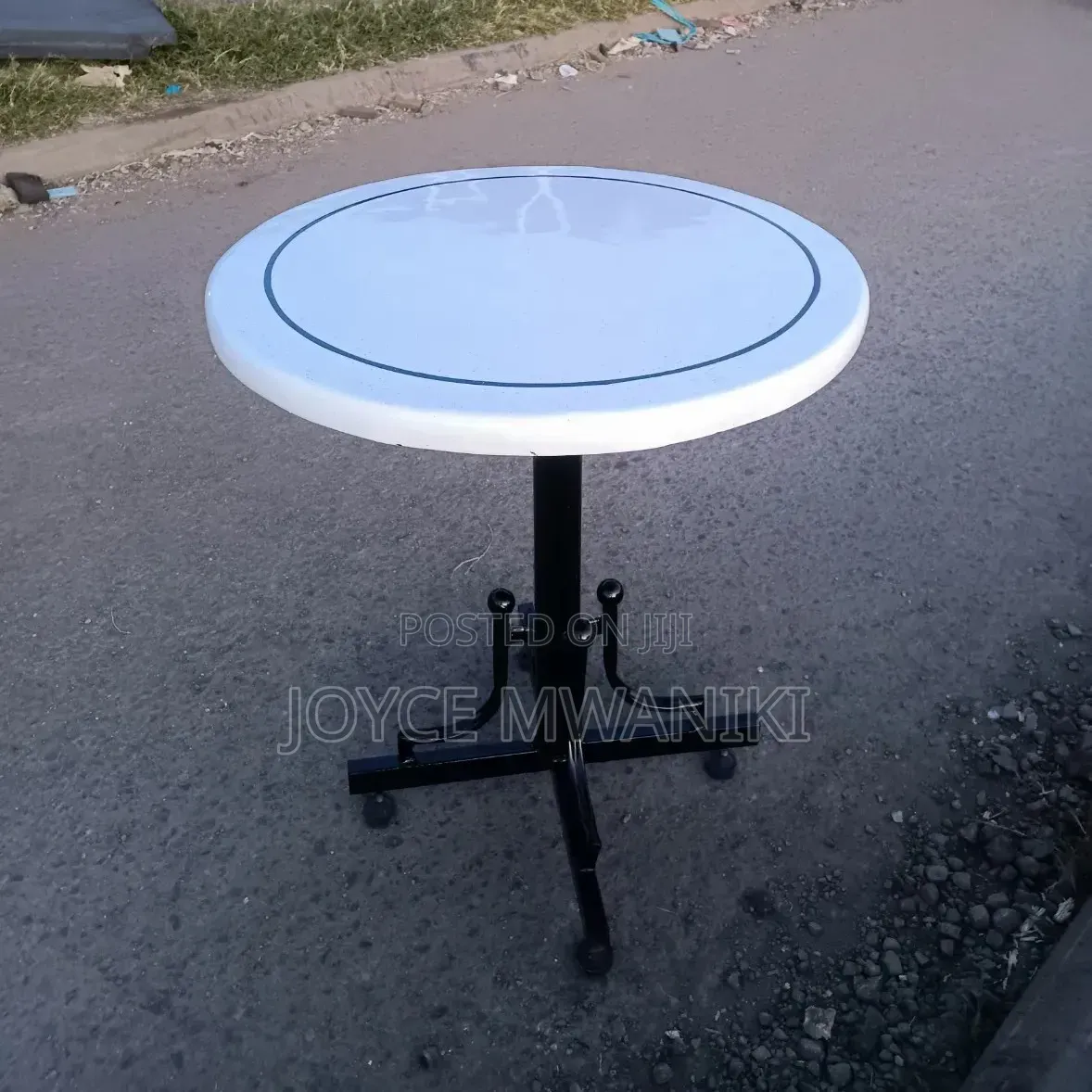 Round White Restaurant Marble Rable. 