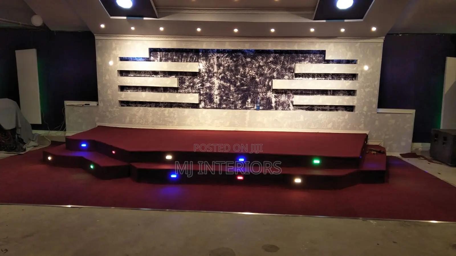 Durable Maroon Wall to Wall Church Carpet for High Traffic