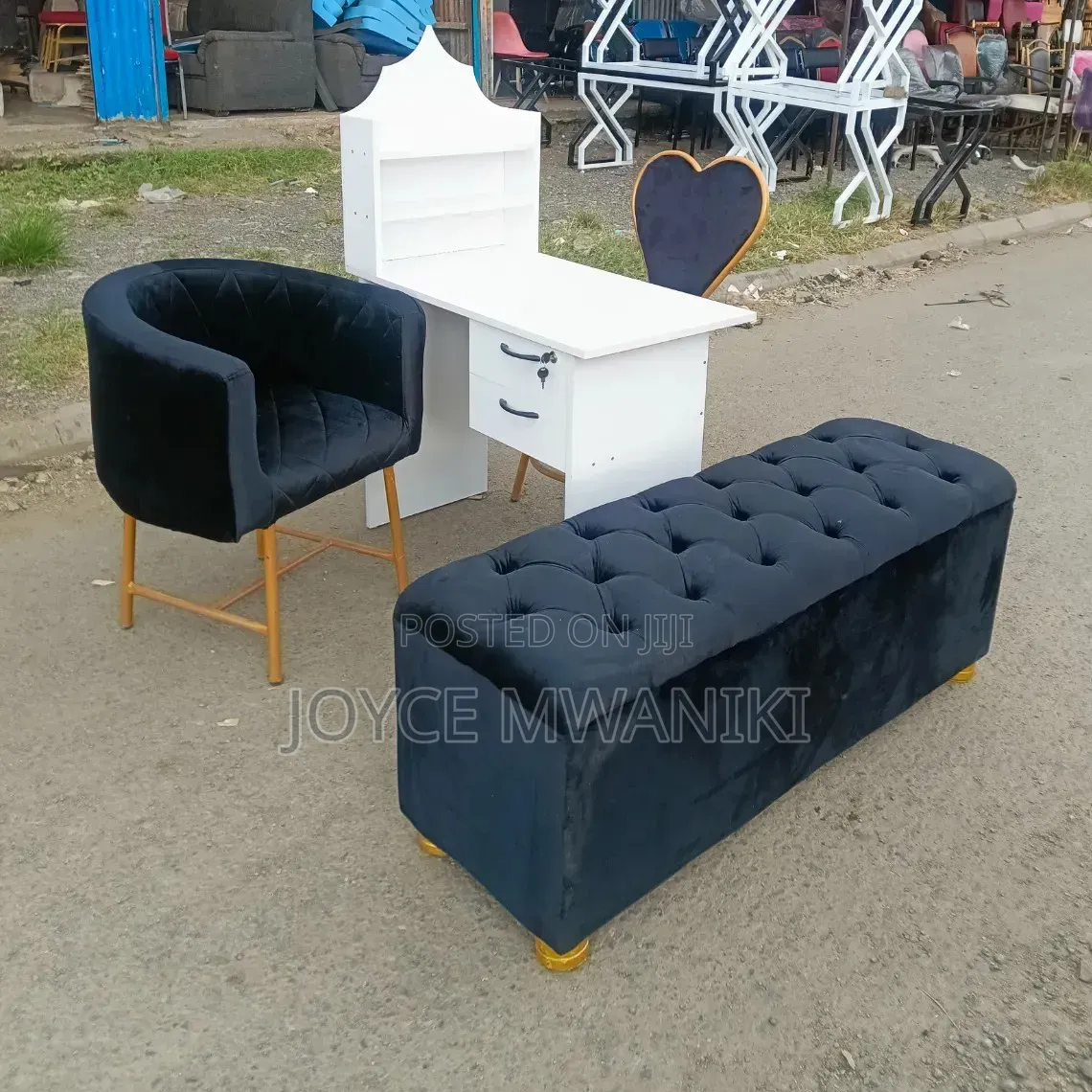 Manicure Set and a Waiting Ottoman Seat 