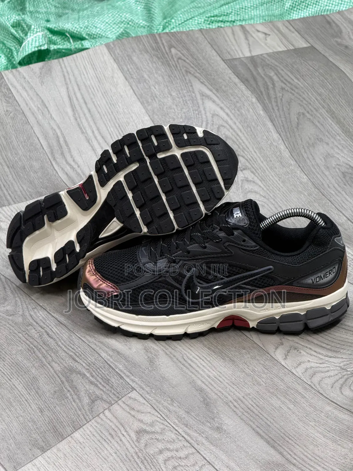 Nike Zoom Vomero 5 Sneakers