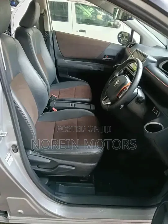 Toyota Sienta 1.5 AWD (6-seater) 2018 Silver