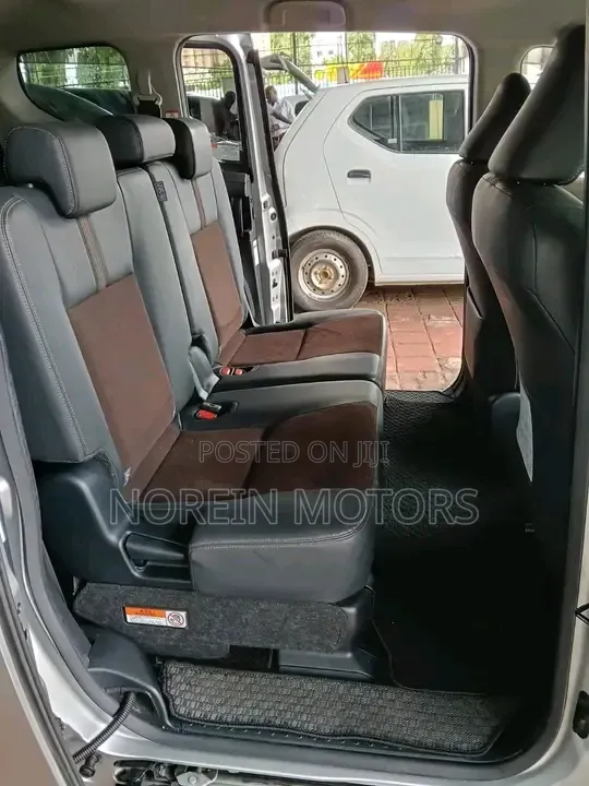 Toyota Sienta 1.5 AWD (6-seater) 2018 Silver