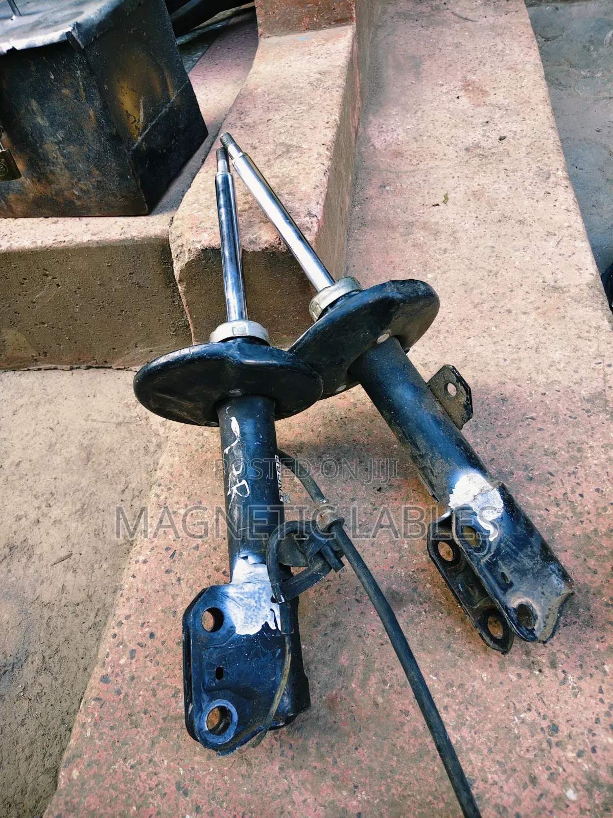 Toyota Isis Shocks Absorbers