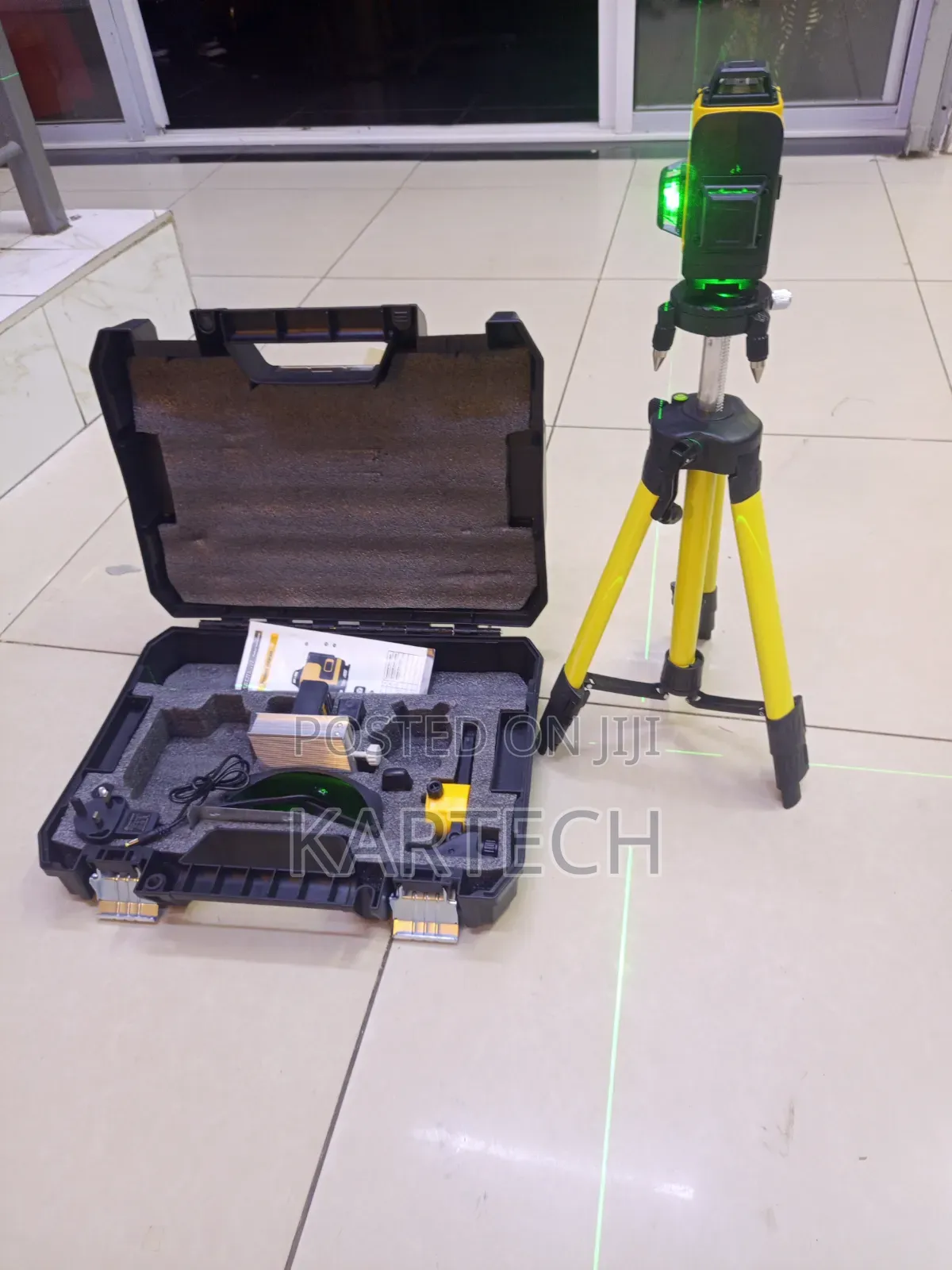 Dewalt 16-Line 4d Self-Leveling Green Beam Laser Level Kit.