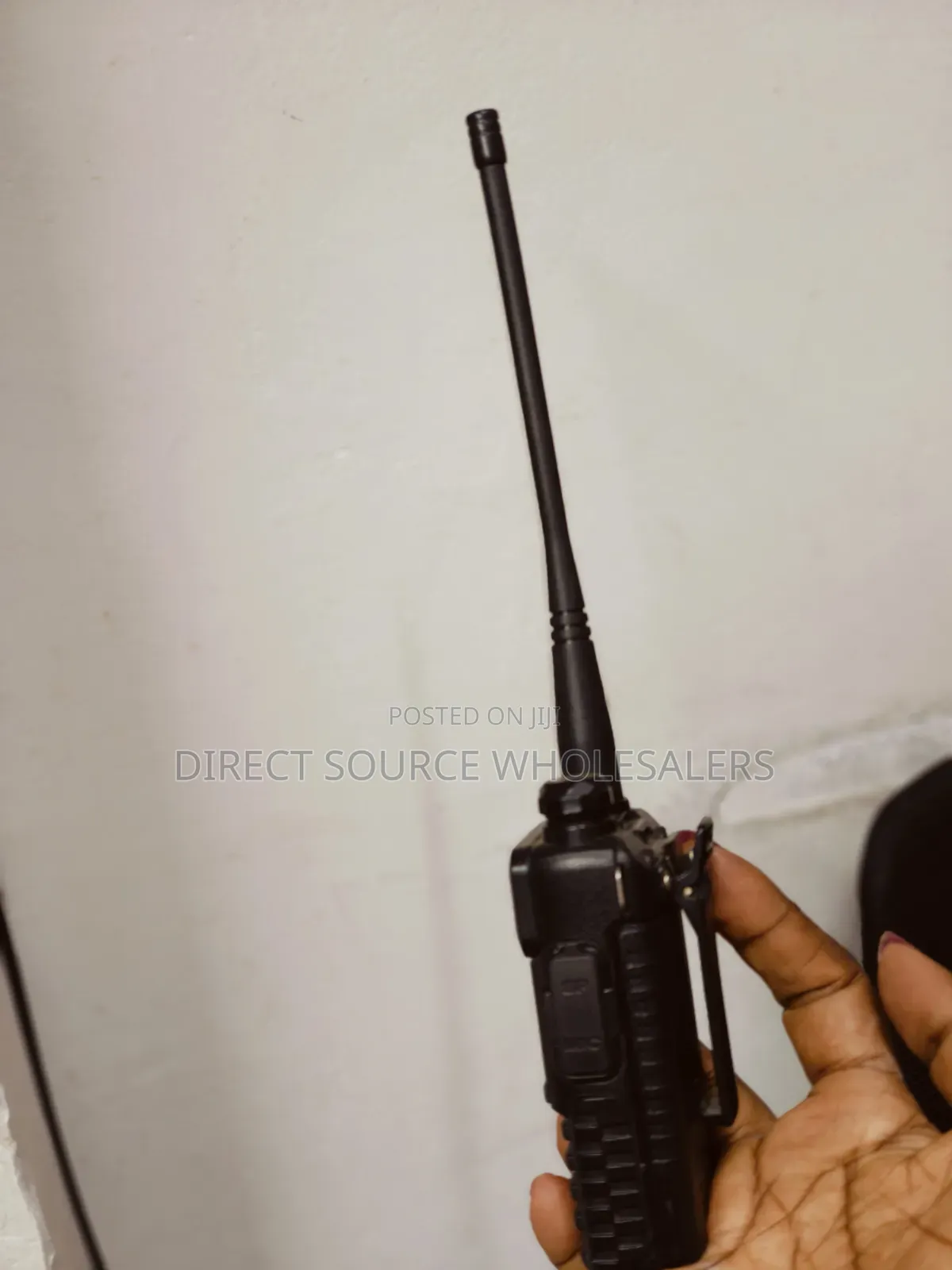 The Baofeng Uv-5r Walkie Talkie Is a Compact and Reliable