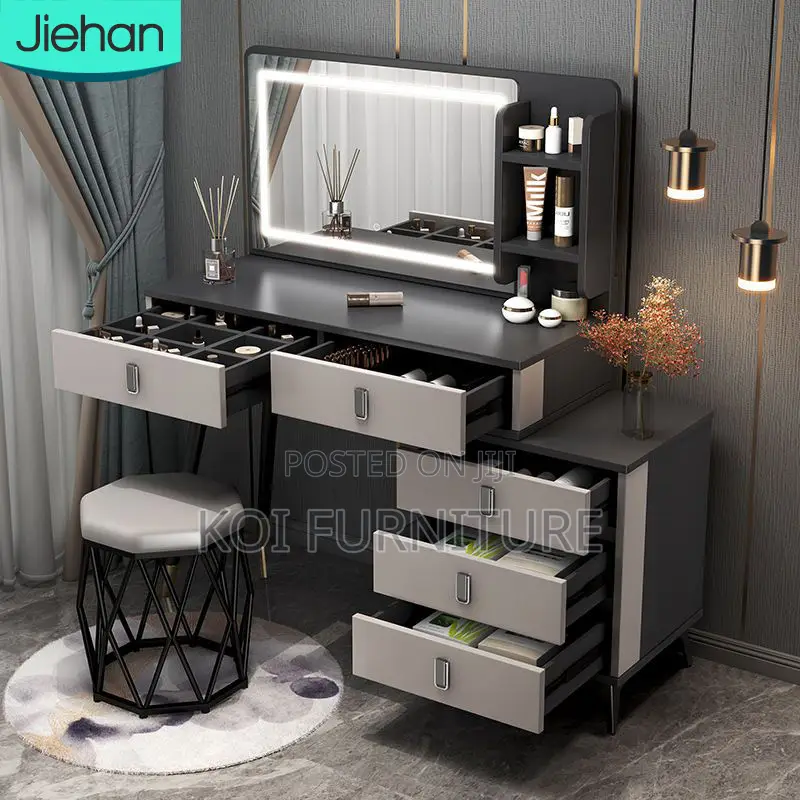 Vanity Set : Modern Black and White Vanity Set With Lighting