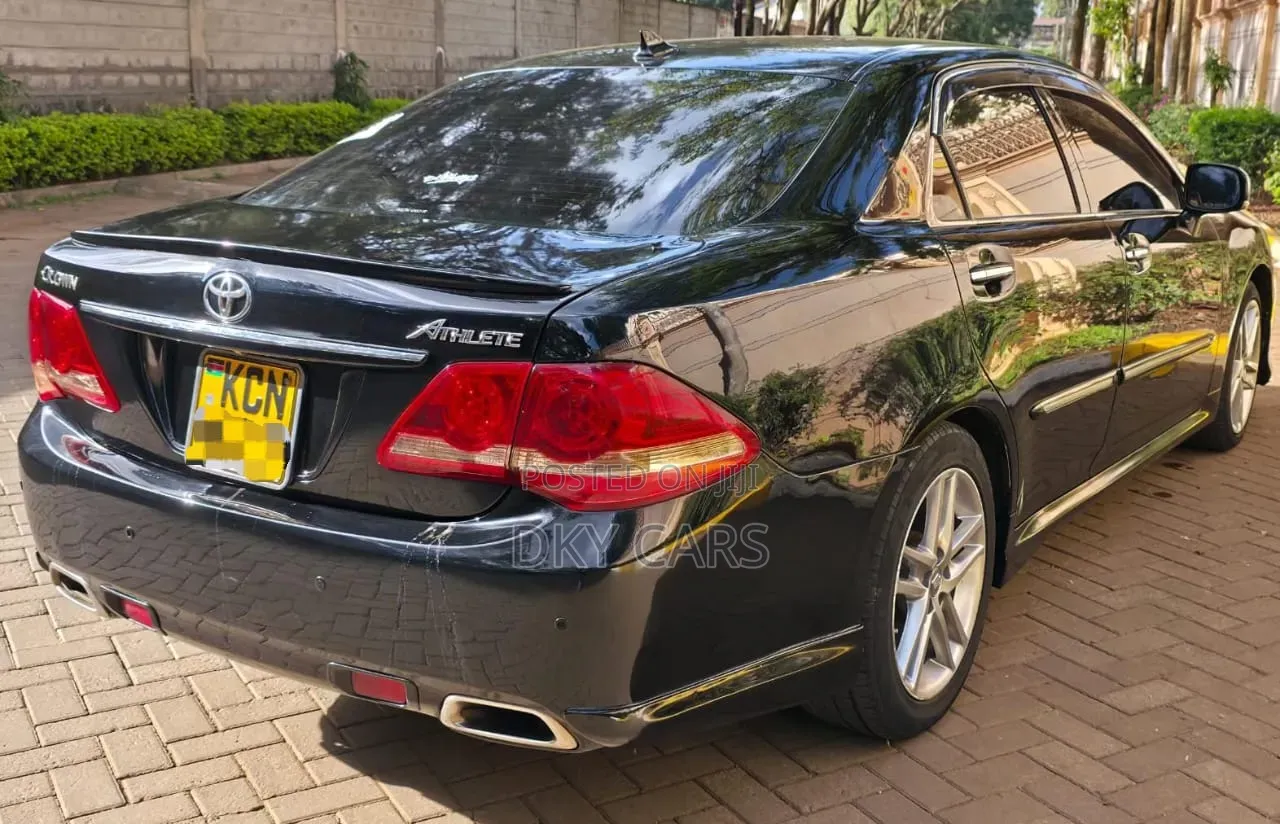 Toyota Crown 2010 Black