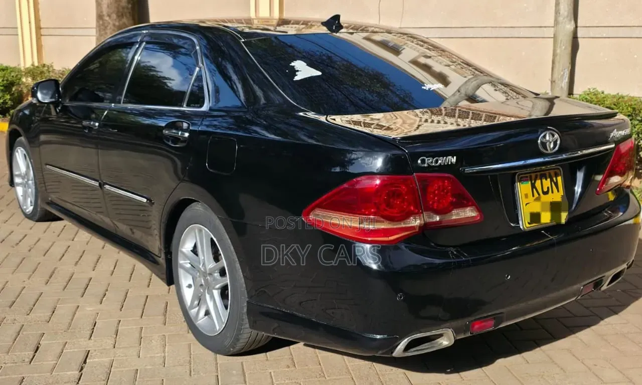 Toyota Crown 2010 Black