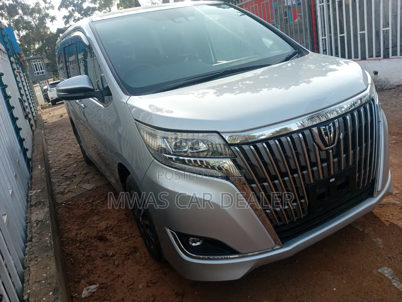 Toyota Esquire 2018 Silver