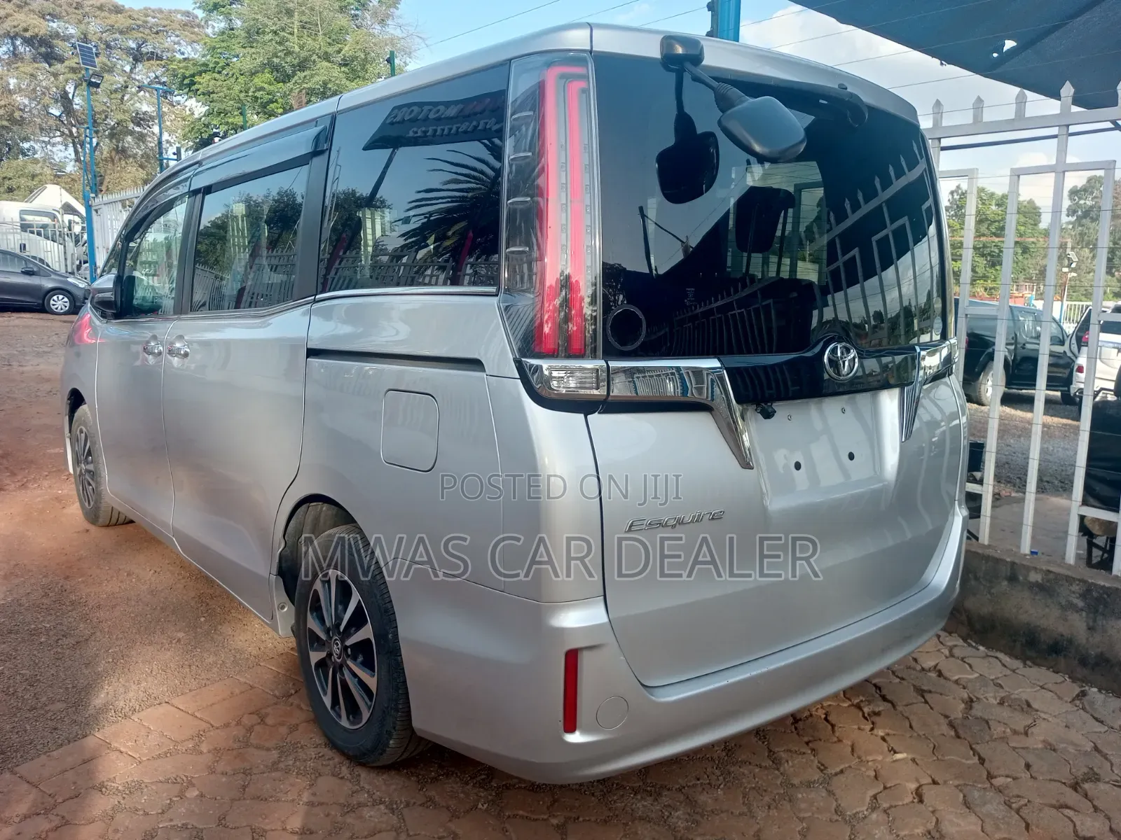 Toyota Esquire 2018 Silver