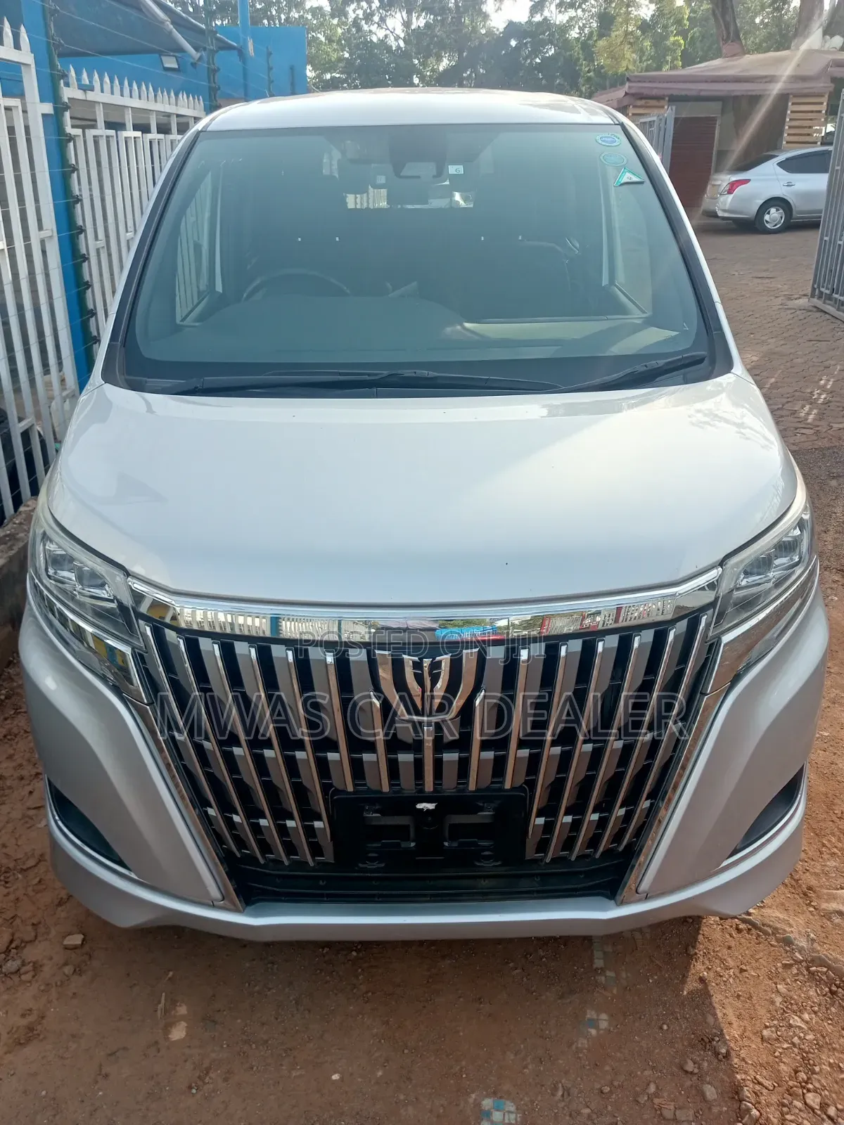 Toyota Esquire 2018 Silver