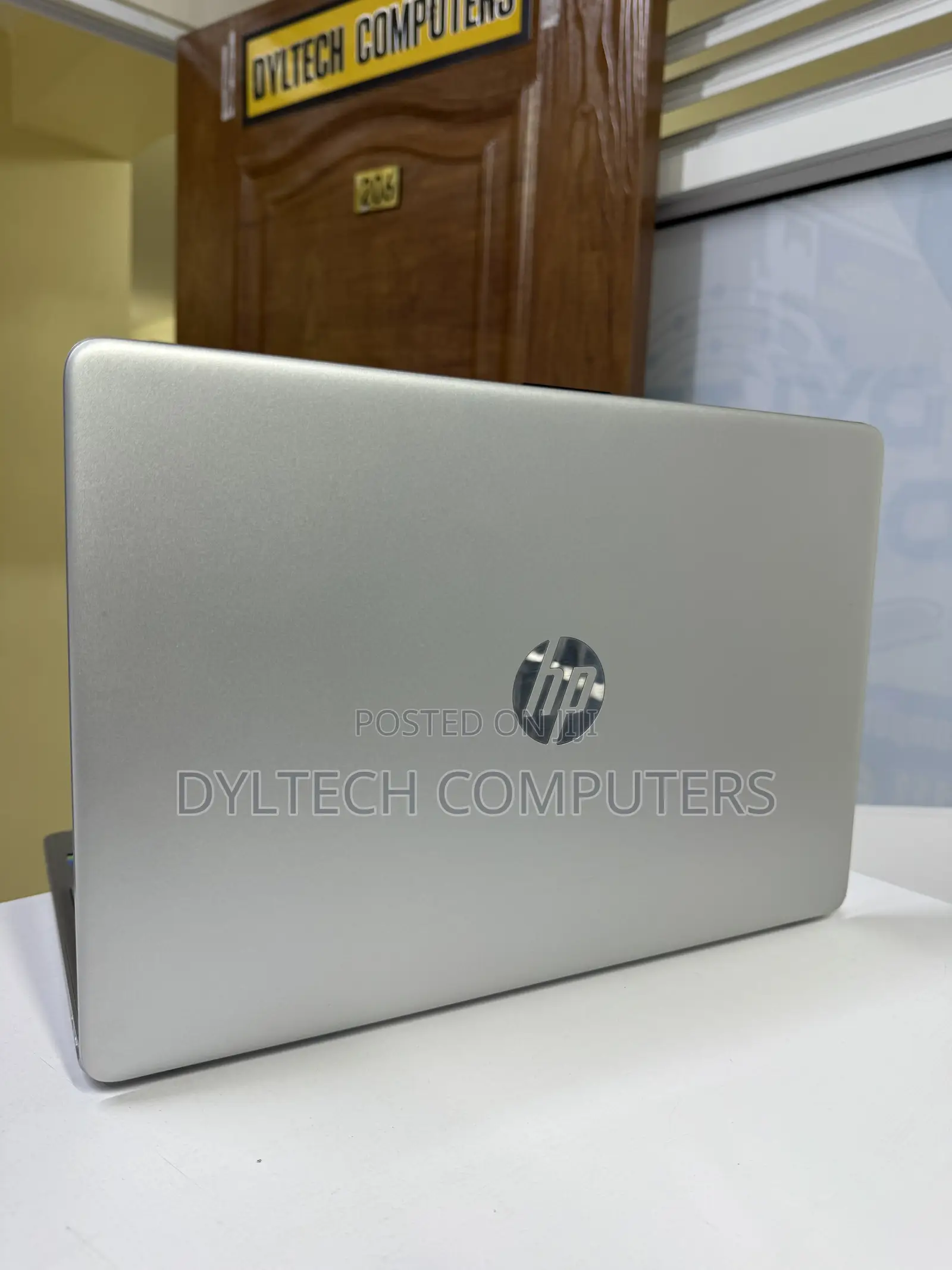 Laptop HP 15-dy1031wm 16GB Intel Core i7 SSD 512GB