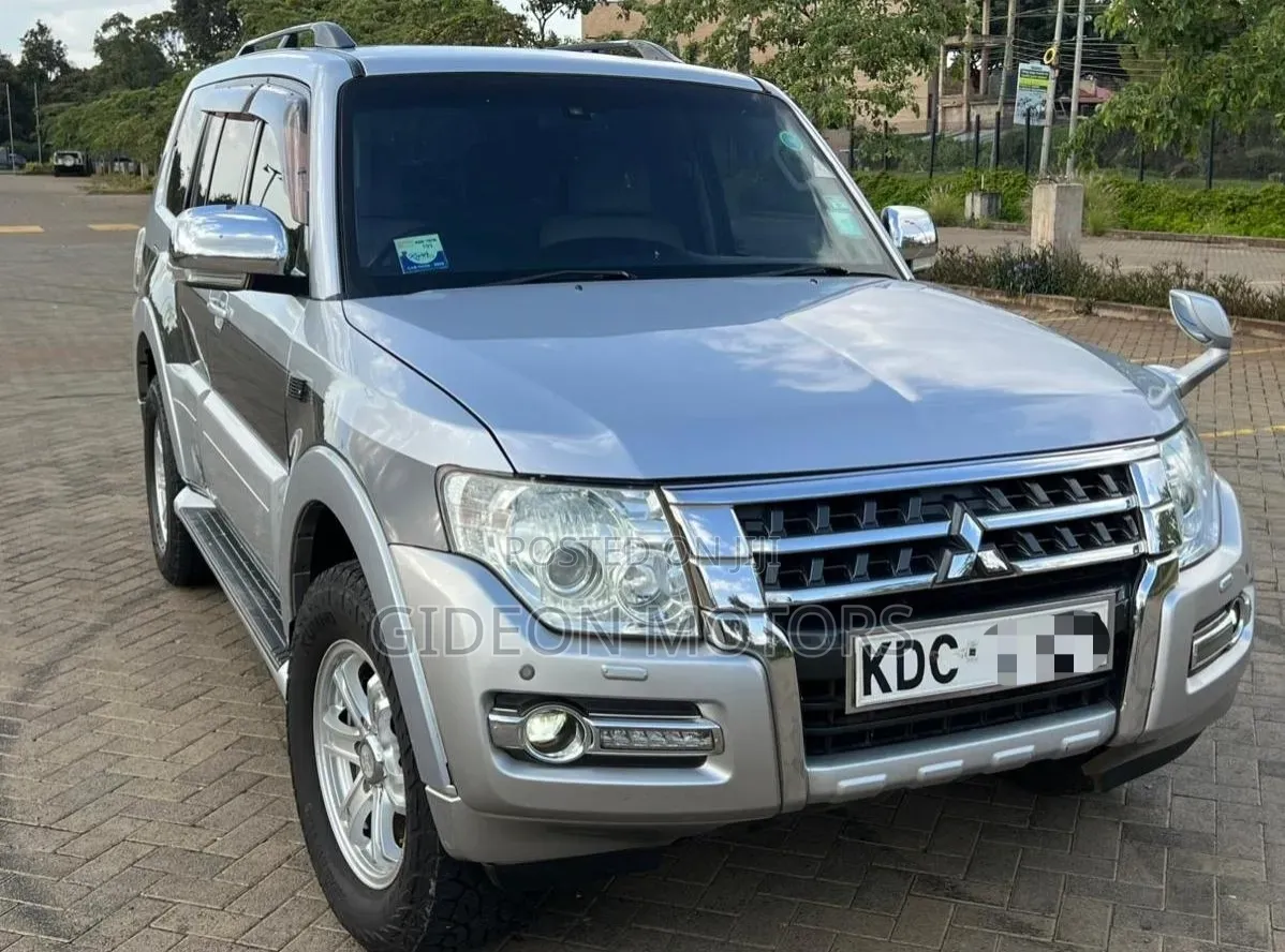 Mitsubishi Pajero 2015 Silver