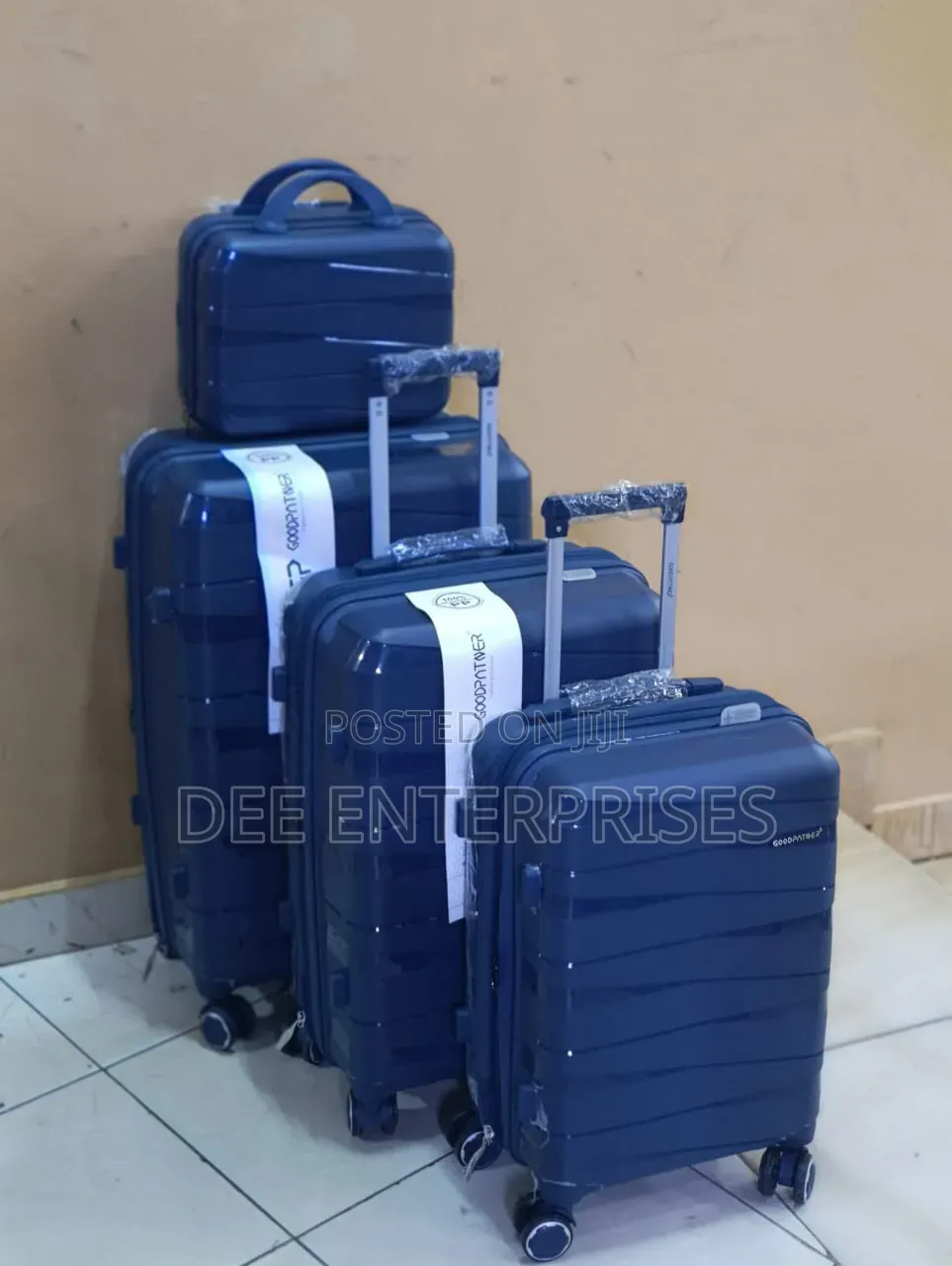 4 in 1 Luxurious Unbreakable Suitcase