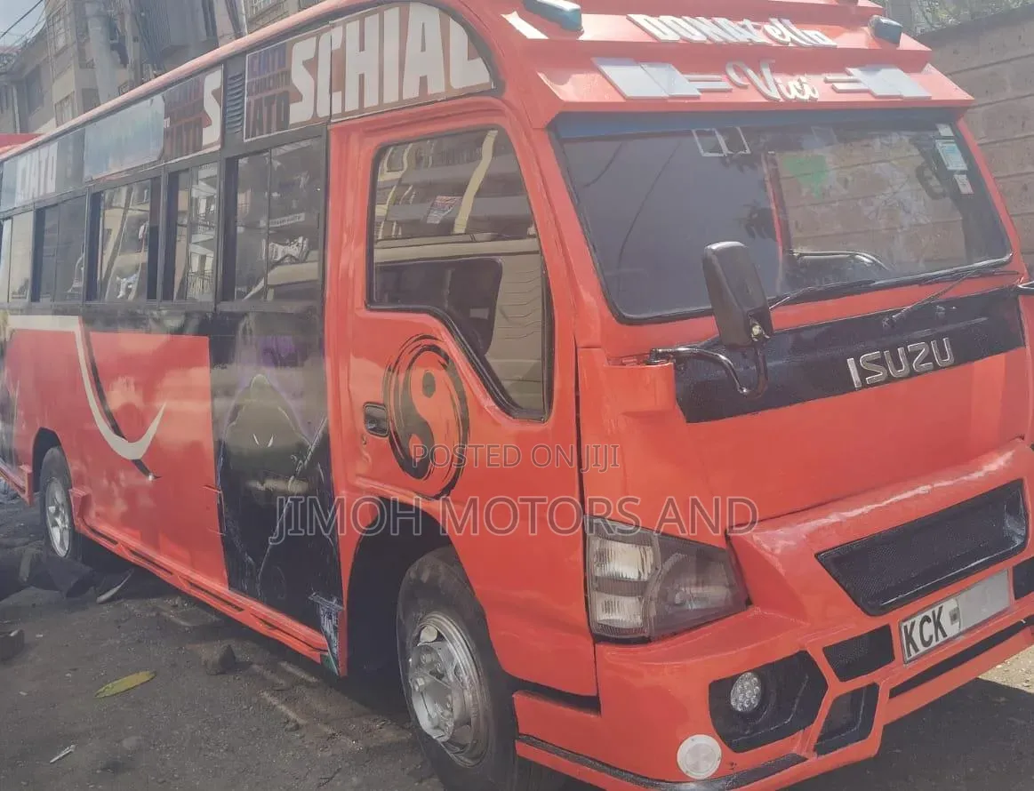 Isuzu NQR 2016 Red