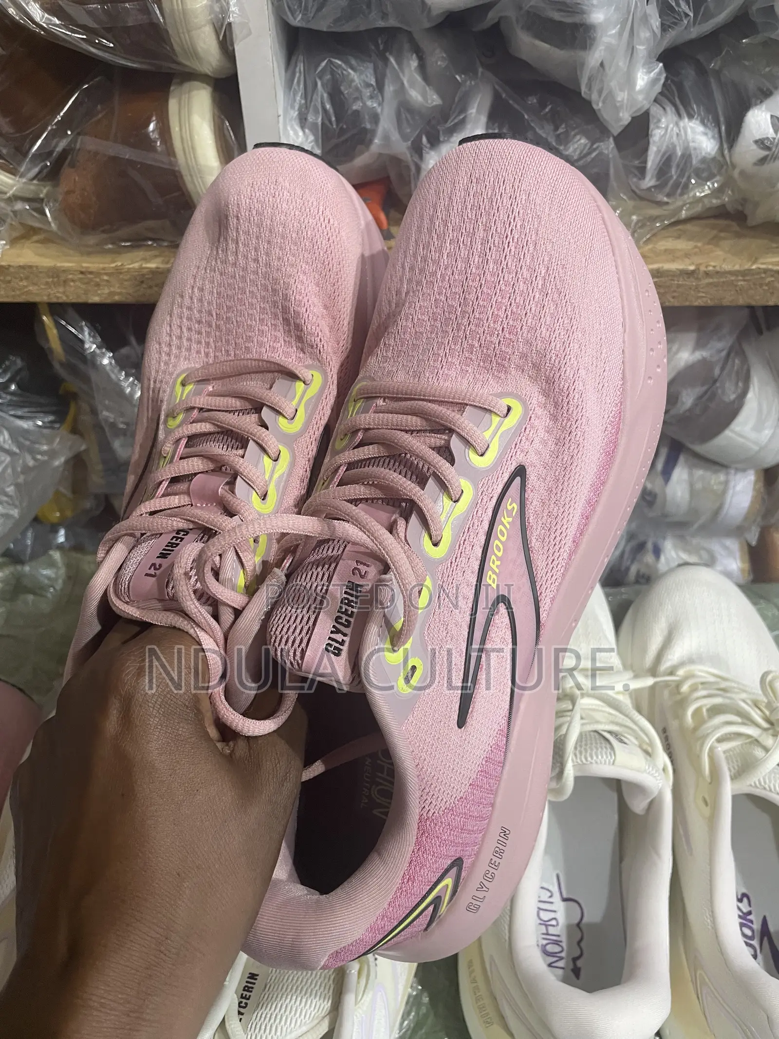 Brooks Ghost Max Sneakers