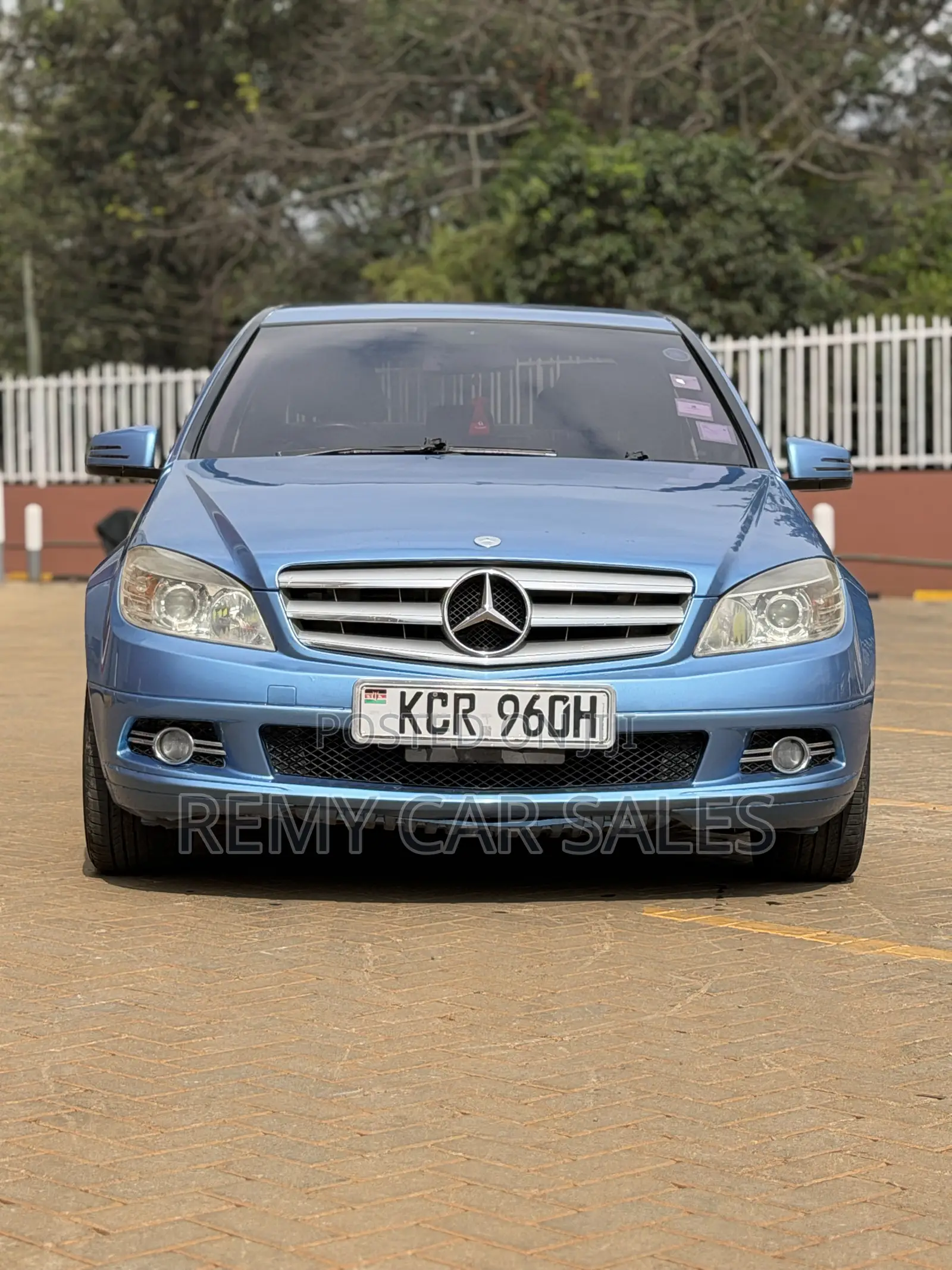 Mercedes-Benz C200 2011 Blue