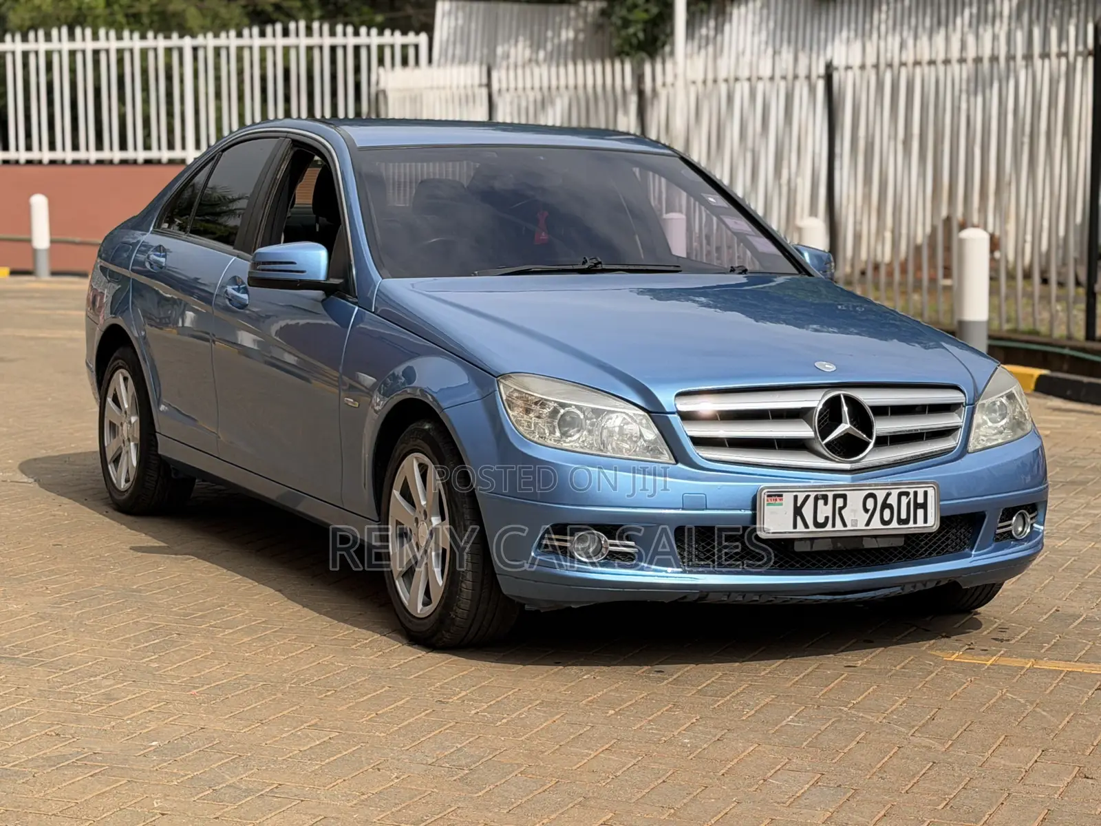 Mercedes-Benz C200 2011 Blue