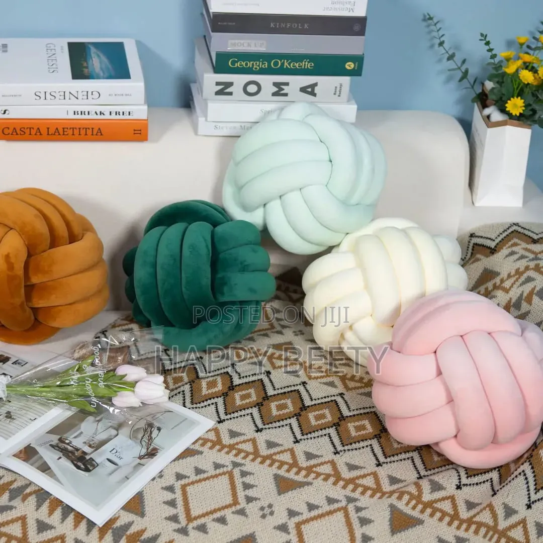 30 Cm Hand Wooven Soft Knot Ball Pillows for Living Room
