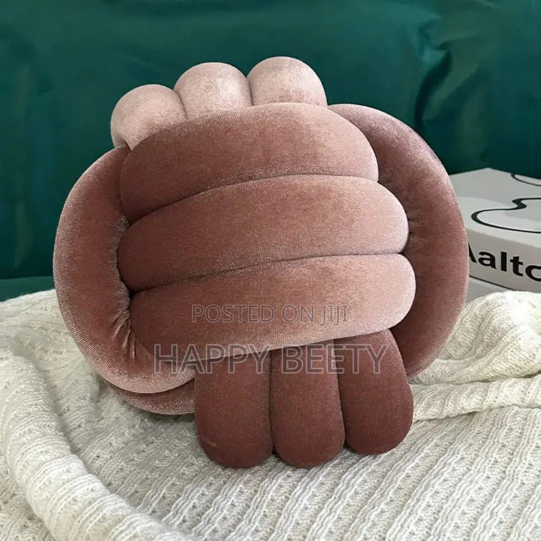 30 Cm Hand Wooven Soft Knot Ball Pillows for Living Room