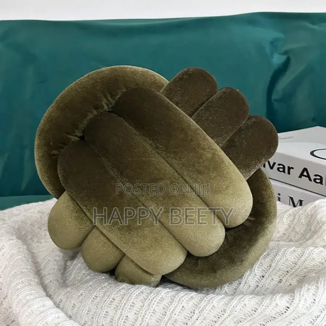 30 Cm Hand Wooven Soft Knot Ball Pillows for Living Room