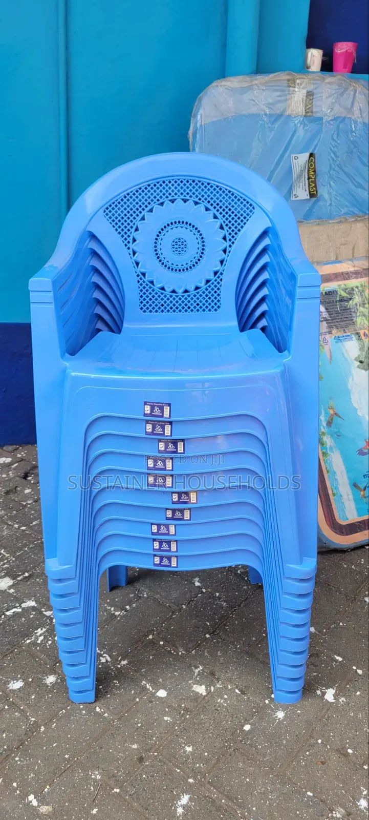 Shoshona Arm Plastic Chair