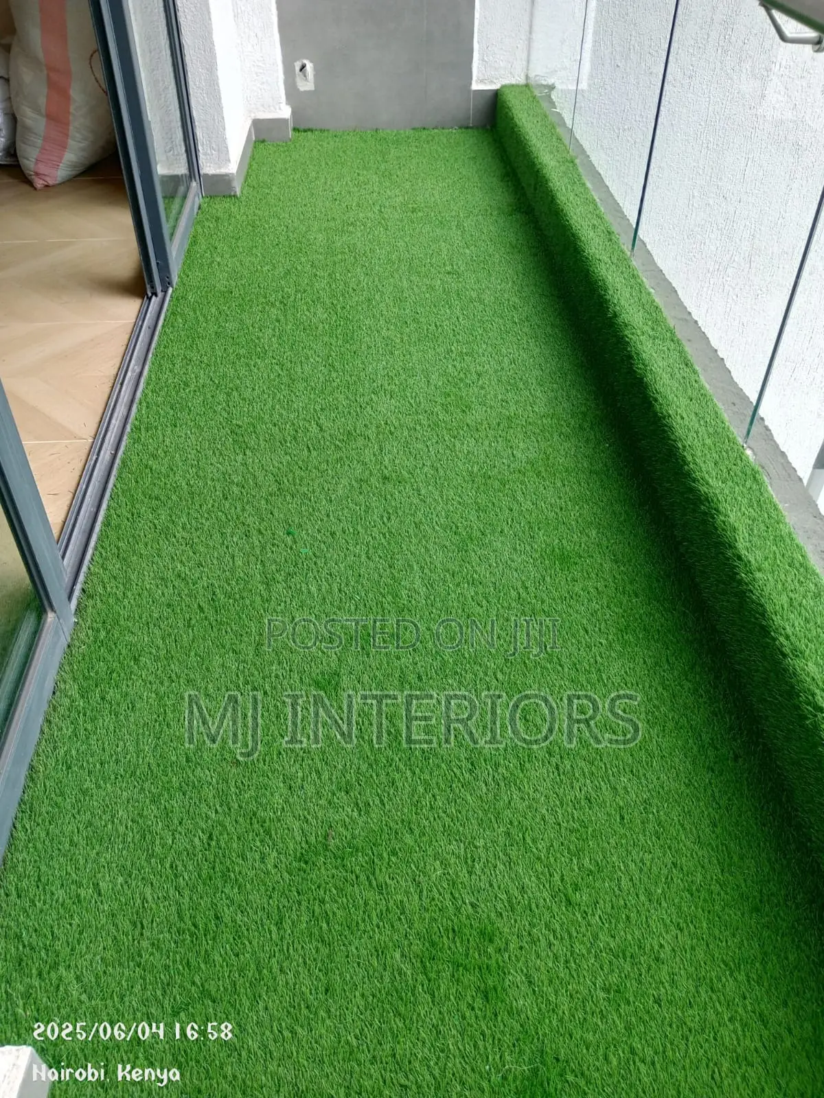 Soft Green Artificial Lawn Carpet for Outdoor Relaxation