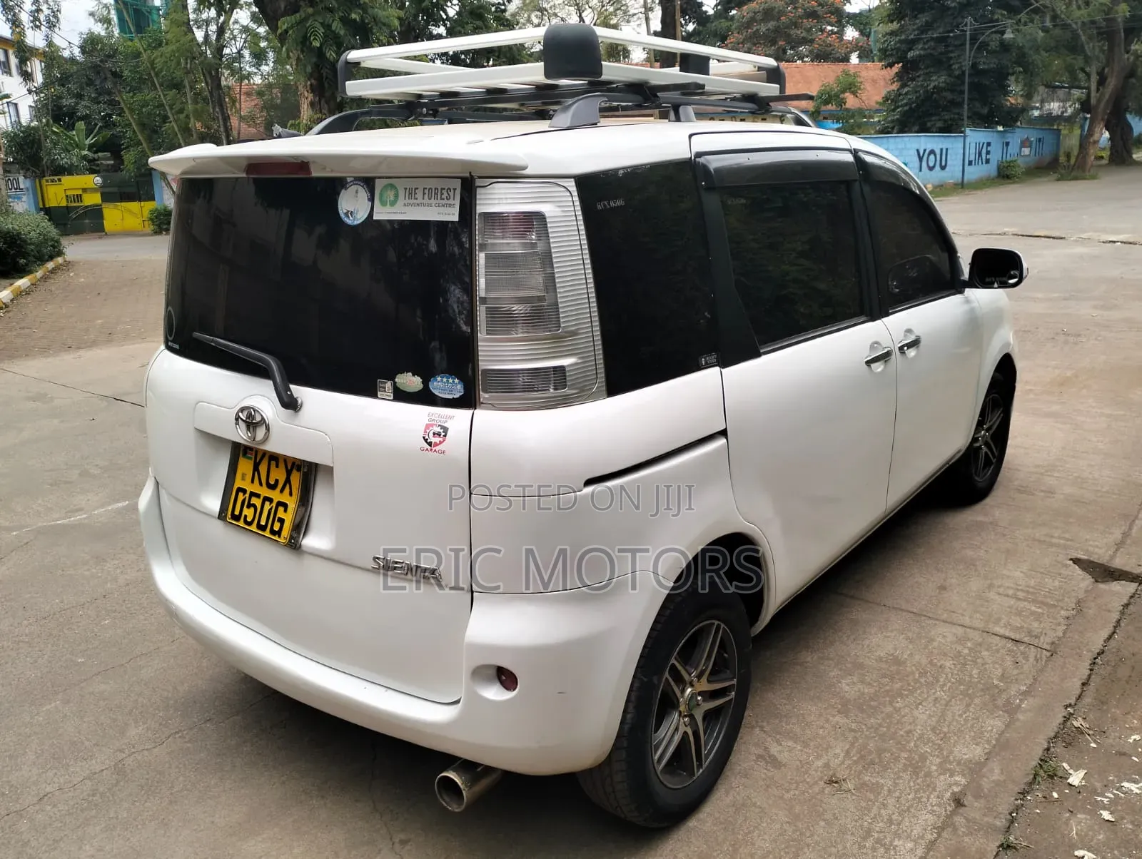 Toyota Sienta 2012 Off white