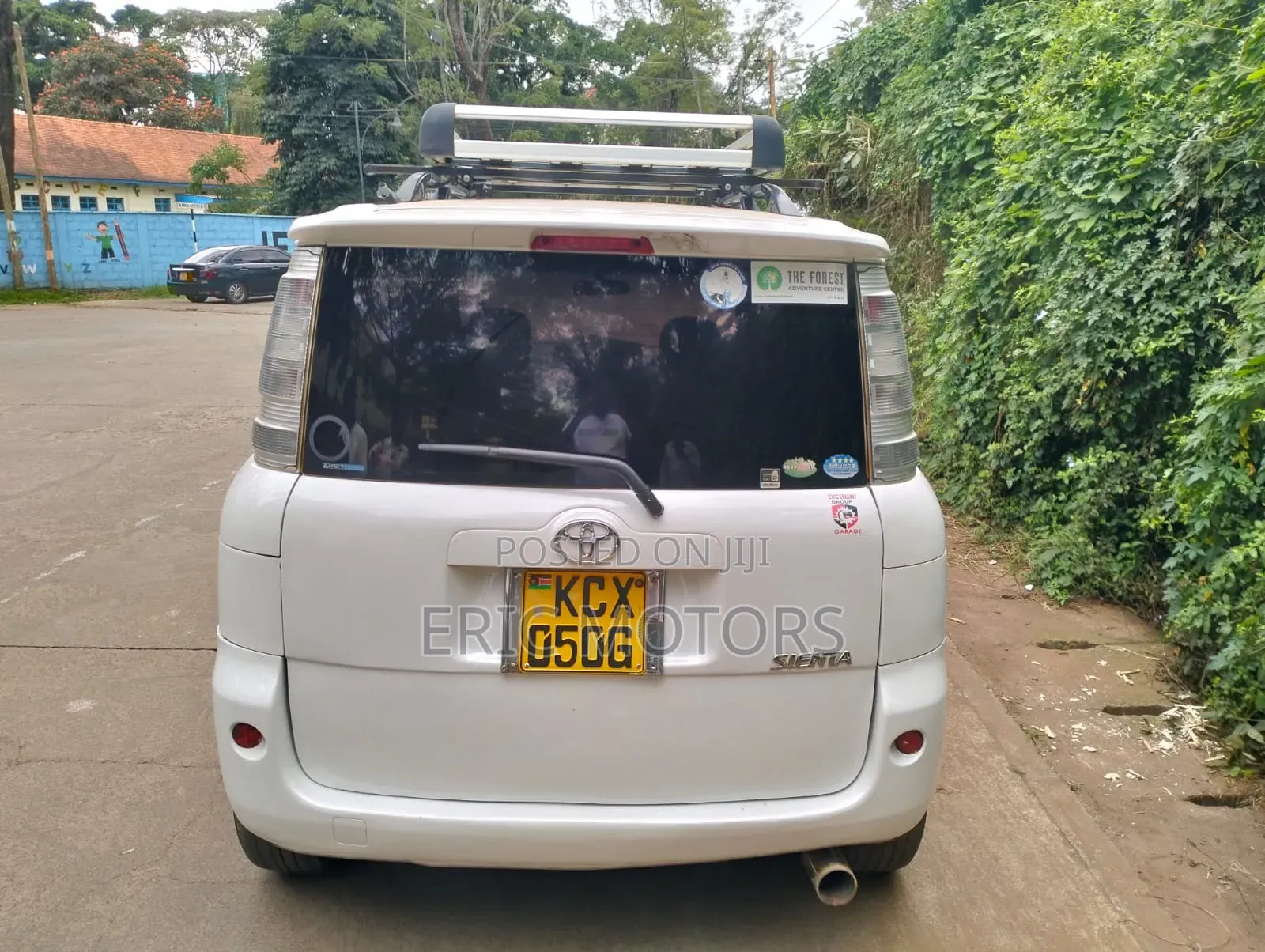 Toyota Sienta 2012 Off white