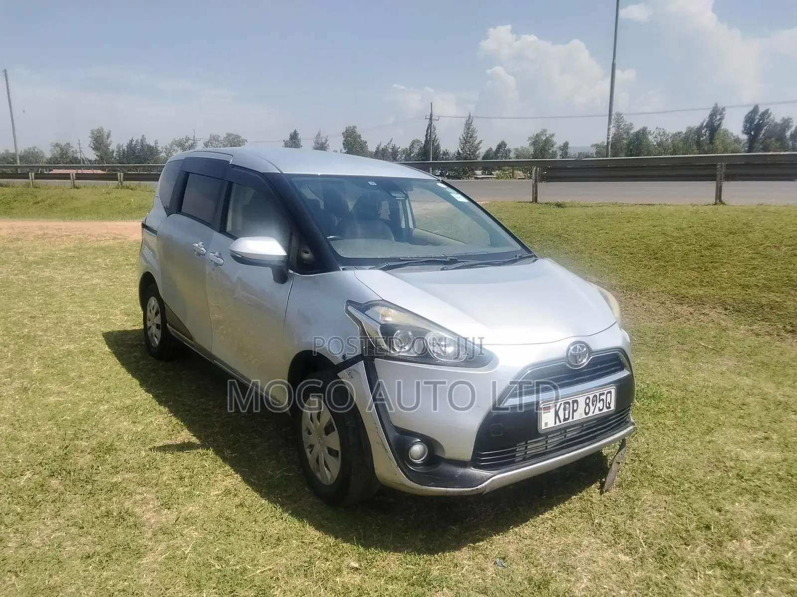 Toyota Sienta 2017 Silver
