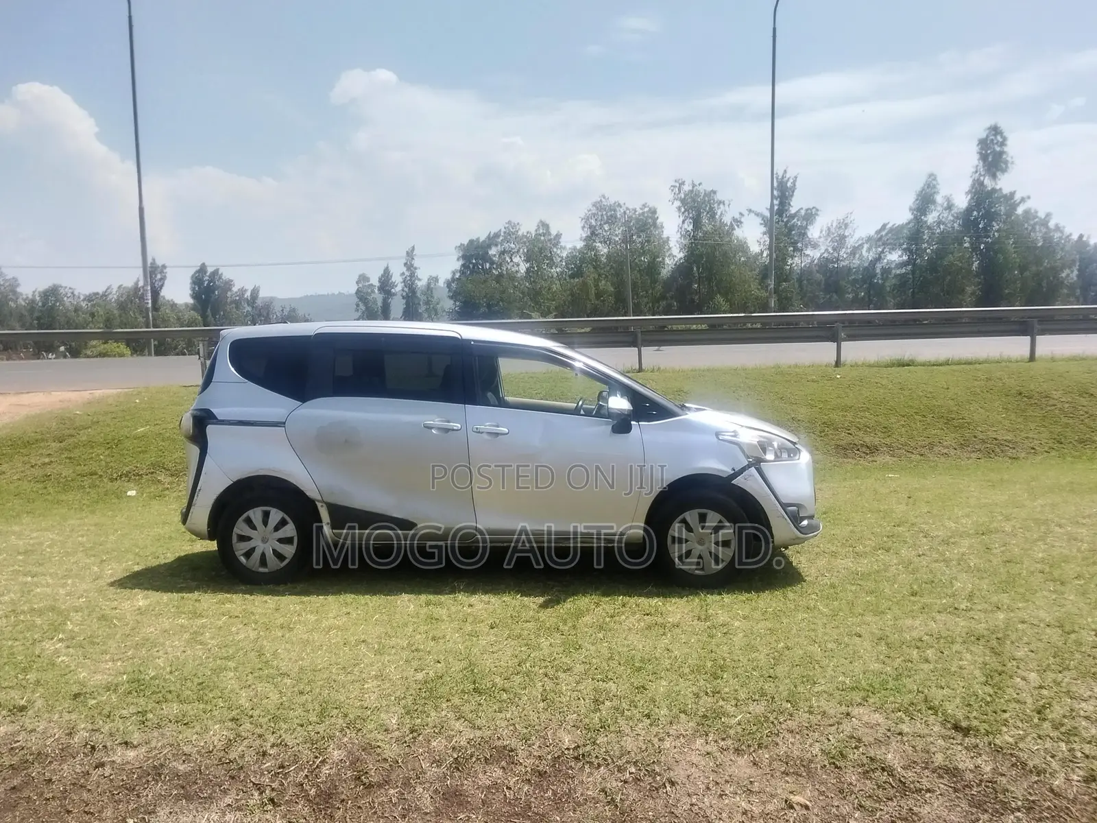 Toyota Sienta 2017 Silver
