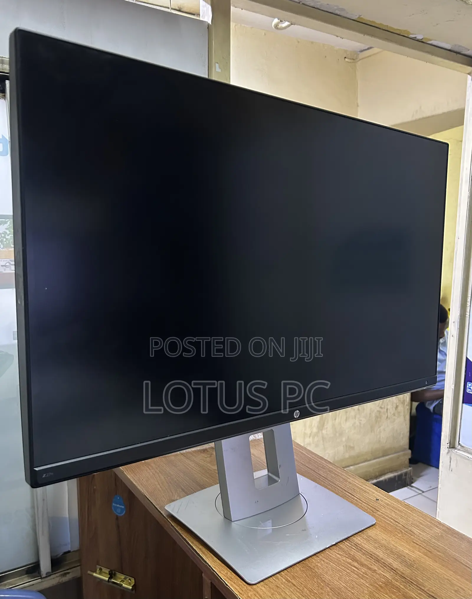 27”Inch Monitor Edge to Edge