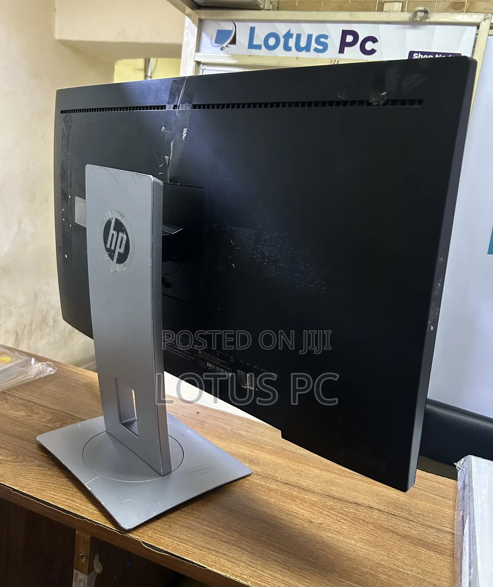 27”Inch Monitor Edge to Edge