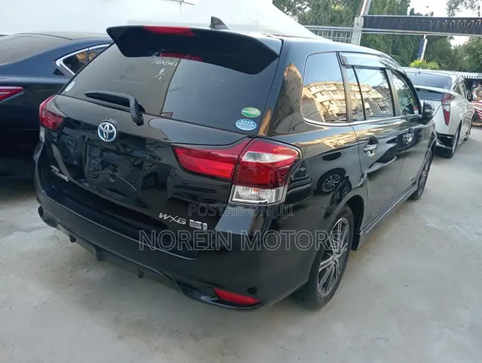 Toyota Corolla Fielder 1.5 Hybrid FWD 2019 Matt Black