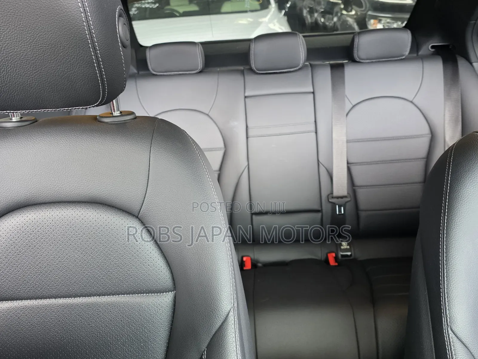 Mercedes-Benz C200 2019 Off white
