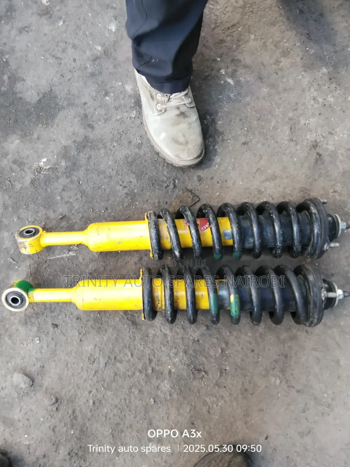 Original Kyb Ex Japan Toyota Hilux (Complete) Front Shock Absorbers
