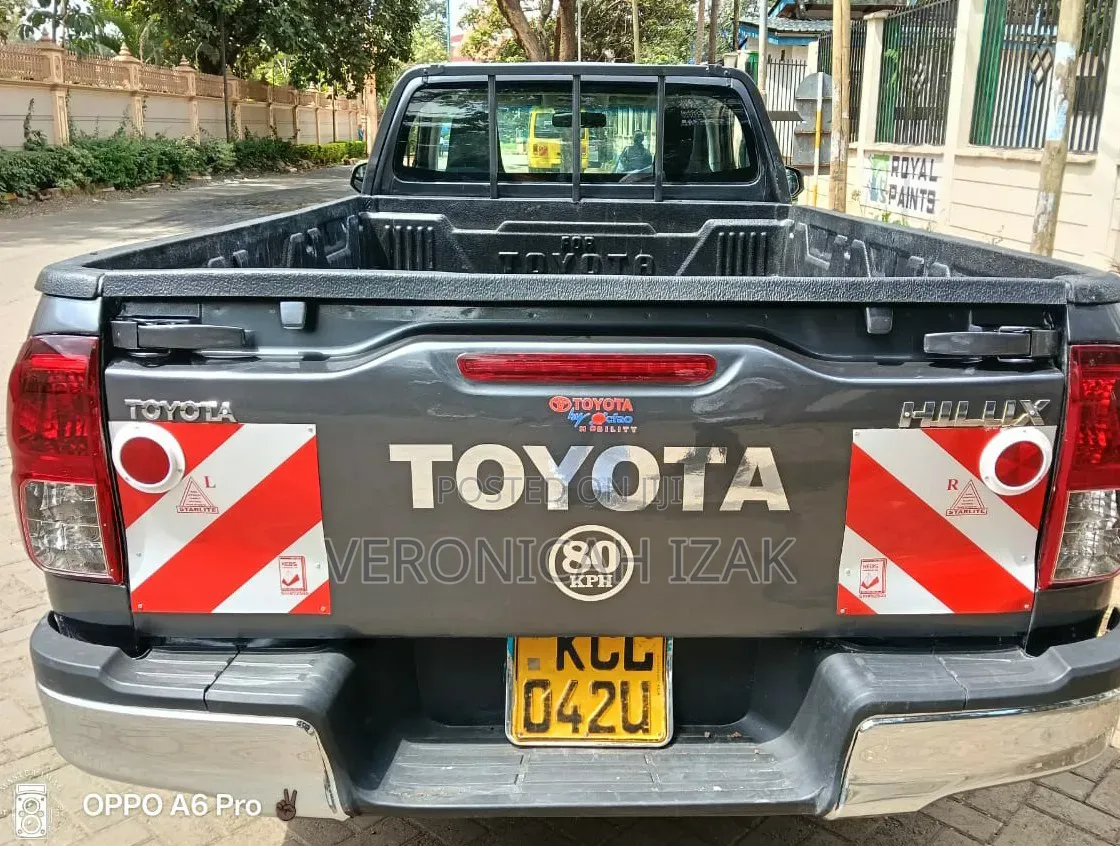 Toyota Hilux 2017 Gray