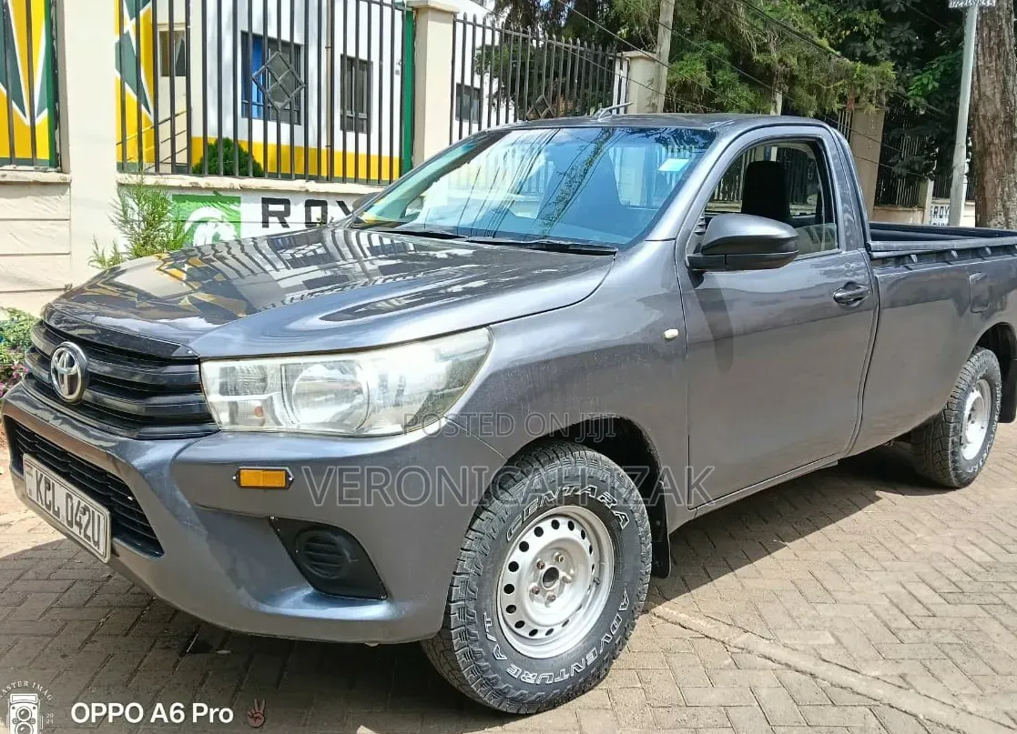Toyota Hilux 2017 Gray