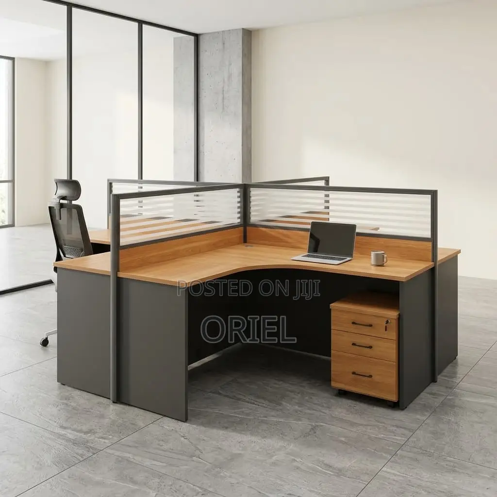 Office Workstation : 4-way Curved Cubicle Modular Office Workstation.