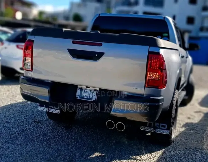 Toyota Hilux 2019 Silver