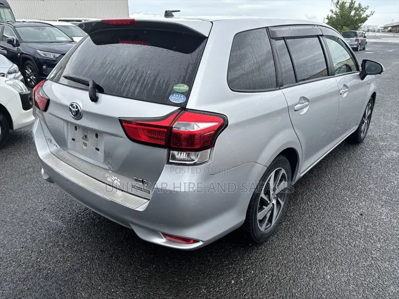 Toyota Corolla Fielder 1.5 Hybrid FWD 2020 Silver