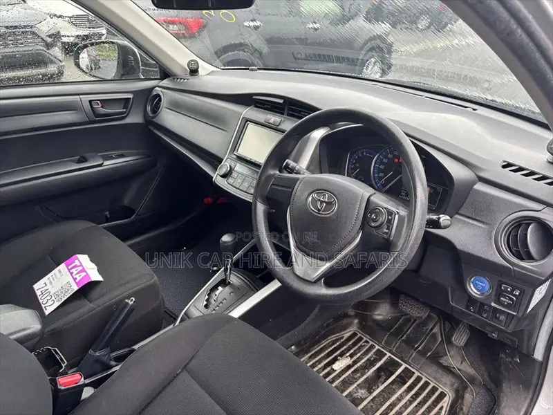 Toyota Corolla Fielder 1.5 Hybrid FWD 2020 Silver