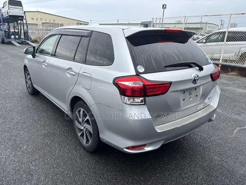 Toyota Corolla Fielder 1.5 Hybrid FWD 2020 Silver